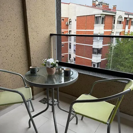 Aura In Centre With Free Parking Скопье