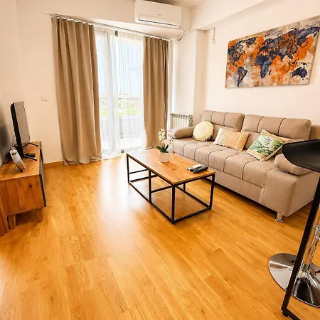 Aura In Centre With Free Parking *